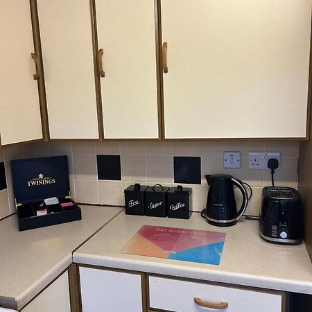 Kb99 Comfy 2 Bedroom House In Horsham, Pets Very Welcome With Easy Links To London And Gatwick Exterior photo