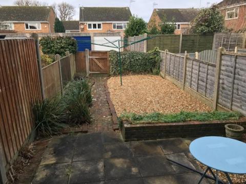 Kb99 Comfy 2 Bedroom House In Horsham, Pets Very Welcome With Easy Links To London And Gatwick Exterior photo