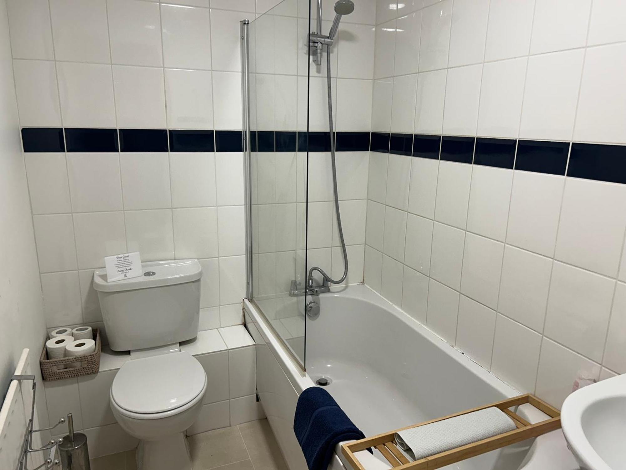 Kb99 Comfy 2 Bedroom House In Horsham, Pets Very Welcome With Easy Links To London And Gatwick Exterior photo
