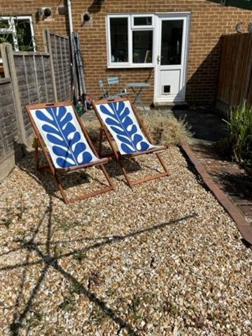 Kb99 Comfy 2 Bedroom House In Horsham, Pets Very Welcome With Easy Links To London And Gatwick Exterior photo